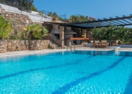 sounio_villa_2-spacious-shared-outdoor-pool
